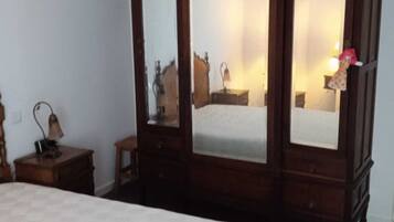 2 chambres, fer et planche à repasser, Wi-Fi, draps fournis