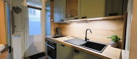 Refrigerador, microondas, horno, placa de cocina