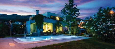 Outdoor pool, a heated pool