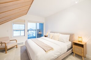 4 bedrooms, desk, iron/ironing board, travel cot