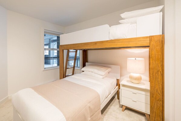 4 habitaciones, escritorio, tabla de planchar con plancha y wifi gratis