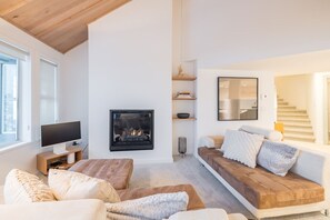 Smart TV y chimenea