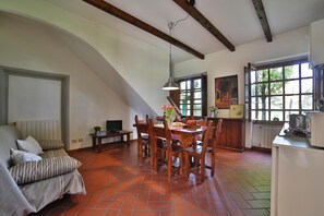TV - 2 bedroom apartment in tuscany (Toscana)