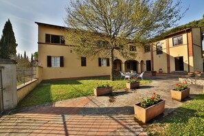 Outdoor dining - 2 bedroom apartment in tuscany (Toscana)