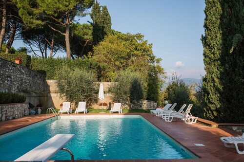 2 bedroom apartment in tuscany