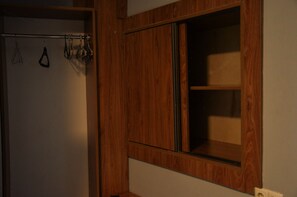 Basic Room | 2 bedrooms, individually decorated, individually furnished, desk