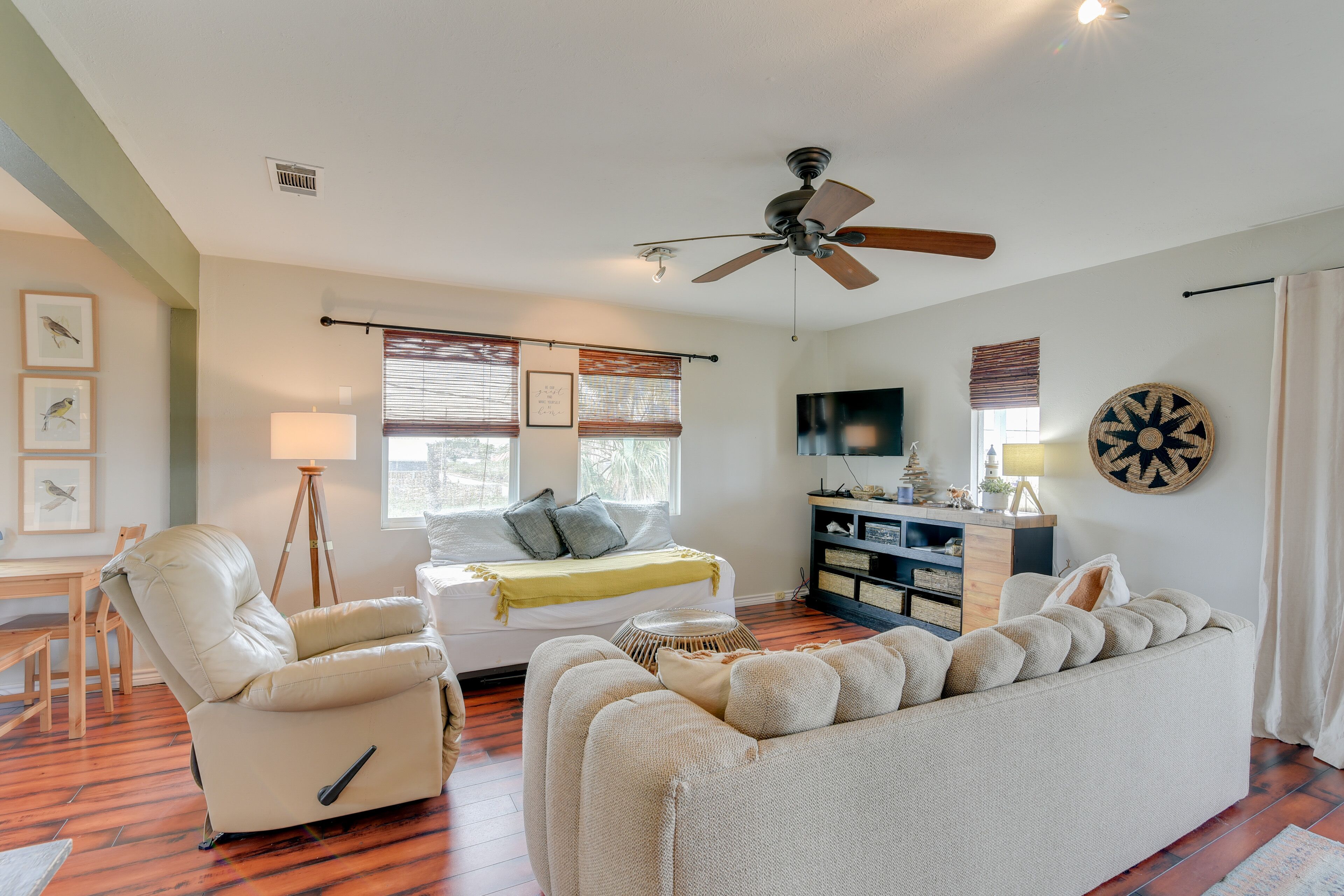 Crystal Beach Home: 1 Mi to the Sand!