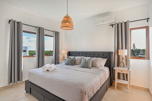 3 bedrooms, iron/ironing board, Internet, bed sheets