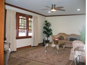 Living area - Cary Top Location Ranch Home (Cary)