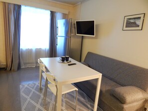 Ropa de cama de alta calidad, escritorio y sistema de insonorización 