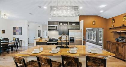 30 miles from UF, 15 min to WEC, Ocala Speedway, I75, 10 min to HITS Post Time!