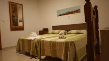 Meja, ruang kerja komputer riba, Wi-fi percuma, cadar katil