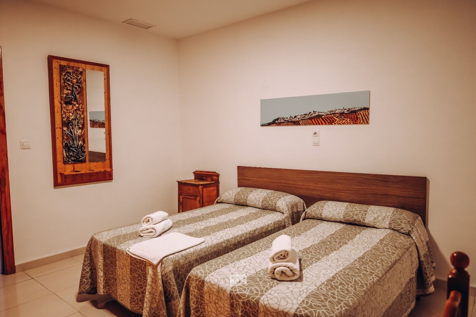 Bureau, espace de travail pour ordinateur portable, Wi-Fi gratuit