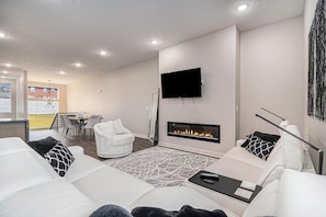 TV, fireplace