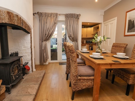 2 habitaciones, decoración personalizada y muebles diferentes