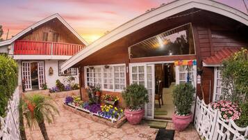 Mặt tiền nơi lưu trú