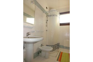 公寓, 2 間臥室, 露台, 花園景 | 浴室