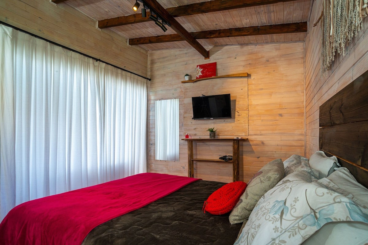 Cabin | Premium bedding, free WiFi, bed sheets