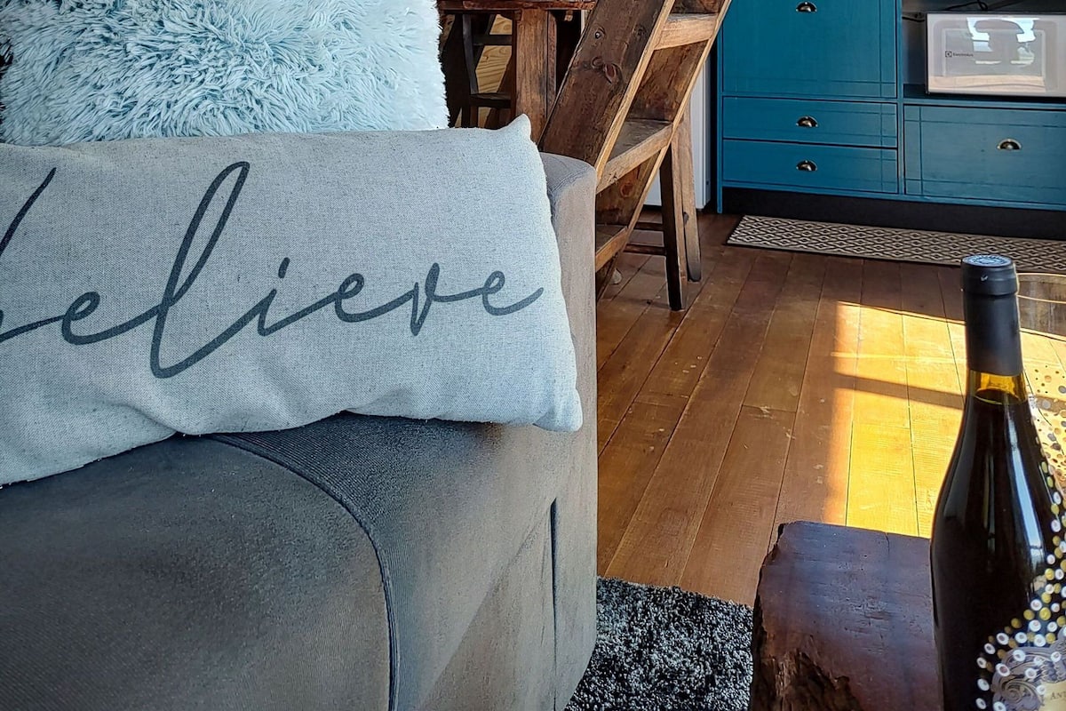 Chalet | Living area | 32-inch Smart TV with digital channels, fireplace, Netflix