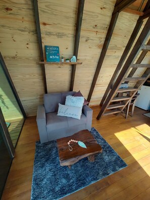 Chalet | Zona de estar | Una Smart TV, una chimenea, Netflix, servicios de streaming