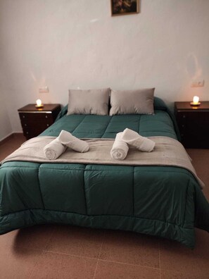 5 bedrooms, iron/ironing board, free WiFi, bed sheets