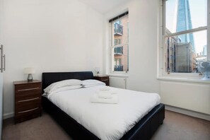 2 bedrooms, desk, iron/ironing board, free WiFi - London Bridge Beauty Xmas Special Luxury 2bed/bath

 (London)