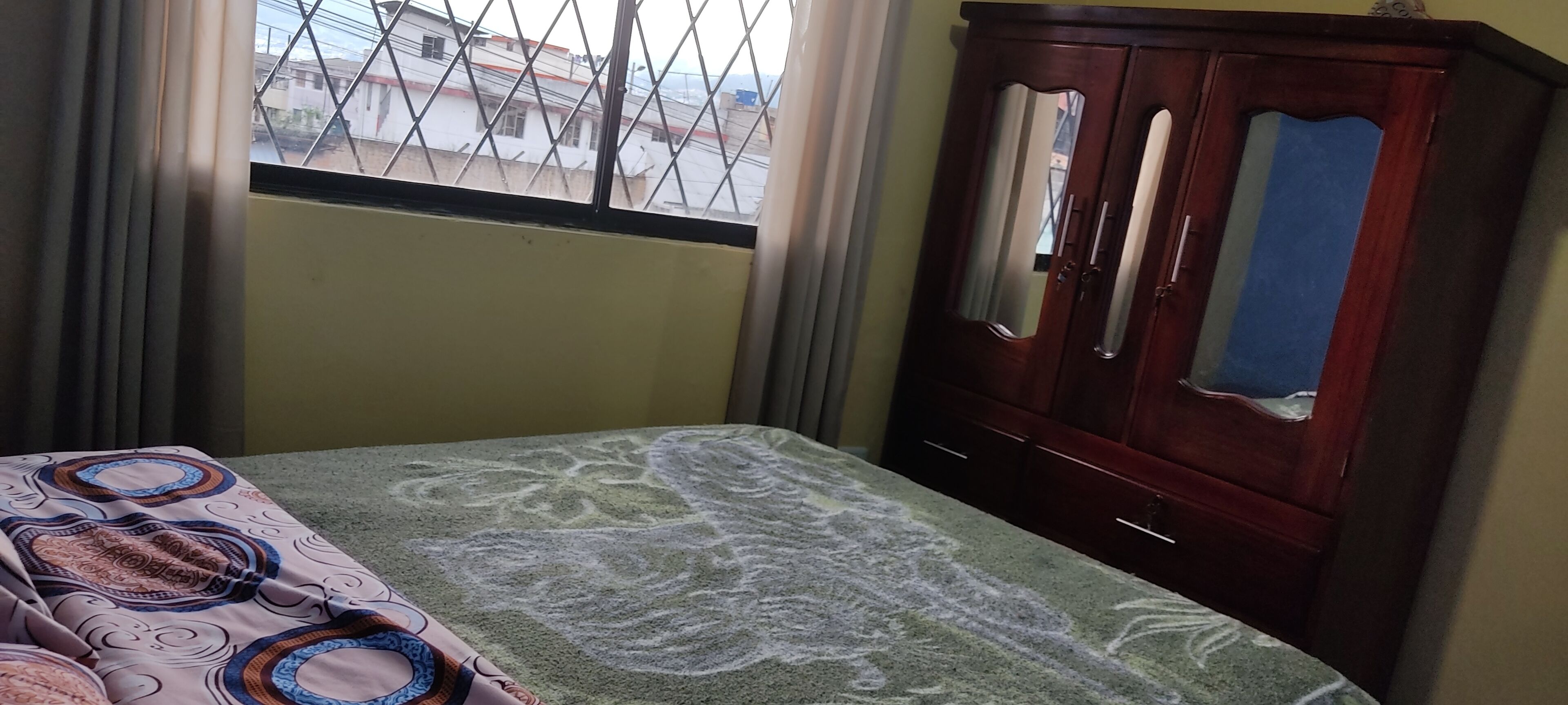 1 habitación, tabla de planchar con plancha, wifi y ropa de cama 