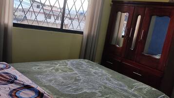 1 habitación, tabla de planchar con plancha, wifi y ropa de cama