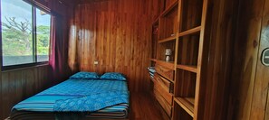 7 bedrooms, desk, free WiFi, bed sheets