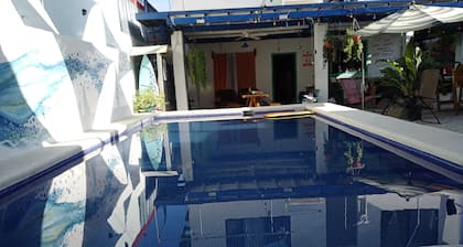 Un lugar tranquilo y acogedor, piscina, wifi. A 9 minutos de la playa.