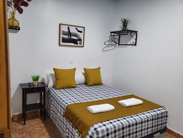 Economy Double Room | Bathroom - M-A Catrachos Rooms (Madrid)