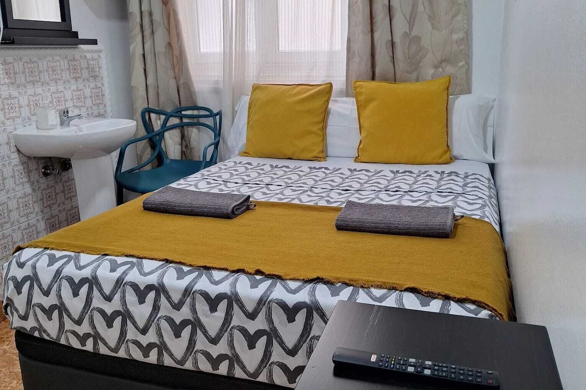 Quarto casal básico | Banheiro