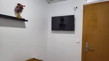 Economy Single Room | Iron/ironing board, free WiFi