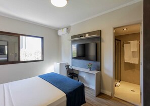 Standard Double Room | Desk, soundproofing, bed sheets