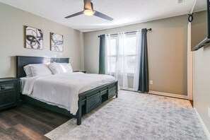 4 Schlafzimmer, Schreibtisch, WLAN