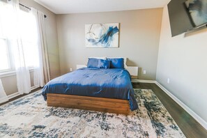 4 bedrooms, desk, WiFi