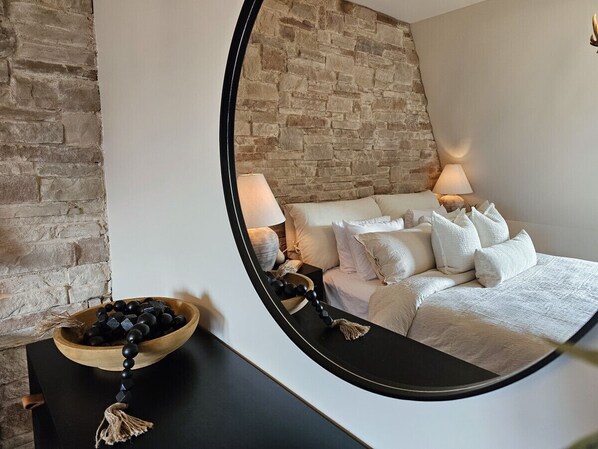 3 slaapkamers, een strijkplank/strijkijzer, reisbedje, gratis wifi