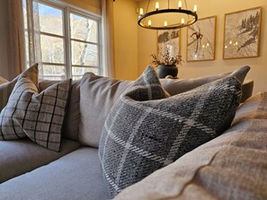 Smart-TV, Kamin, Stereoanlage