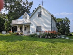 Exterior - Charming 3 bedroom farm house perfect for all season activities in the country! (Kensington)