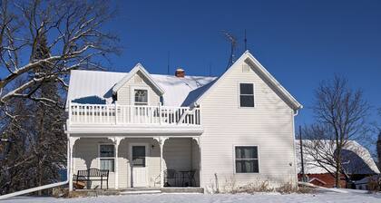 Hill Farm
Charming farm house perfect for all season activities in the country!