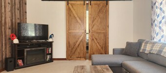 Charming 3 bedroom farm house perfect for all season activities in the country!