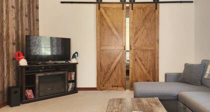 Charming 3 bedroom farm house perfect for all season activities in the country!