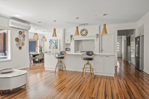 StayAU 4BRM Modern Urban Holiday Home