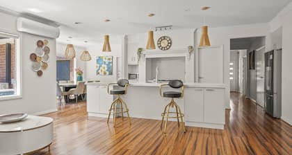 StayAU 4BRM Modern Urban Holiday Home