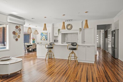 StayAU 4BRM Modern Urban Holiday Home