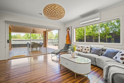 StayAU 4BRM Modern Urban Holiday Home