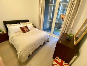 1 bedroom, iron/ironing board, travel cot, WiFi - Sanctuary by the Shard

 (London)