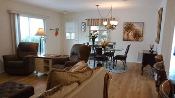 Smart TV, fireplace, DVD player, books