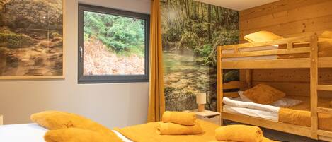 4 slaapkamers, reisbedje, internet, beddengoed