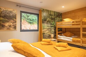 4 Schlafzimmer, Reisekinderbett, Internetzugang, Bettwäsche